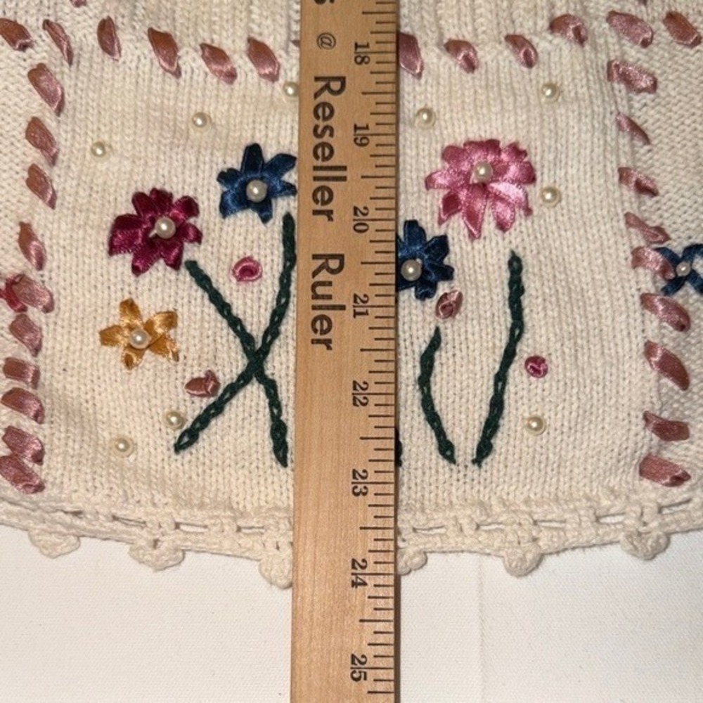 Shenanigans Sweater Womens Small Cream Floral Embroidered Ribbon Pearl Vintage - Picture 8 of 9
